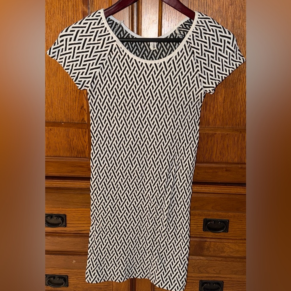 Y2K Charlotte Russe Bodycon Geometric Woven Scoop Neck Short Sleeve Mini Dress